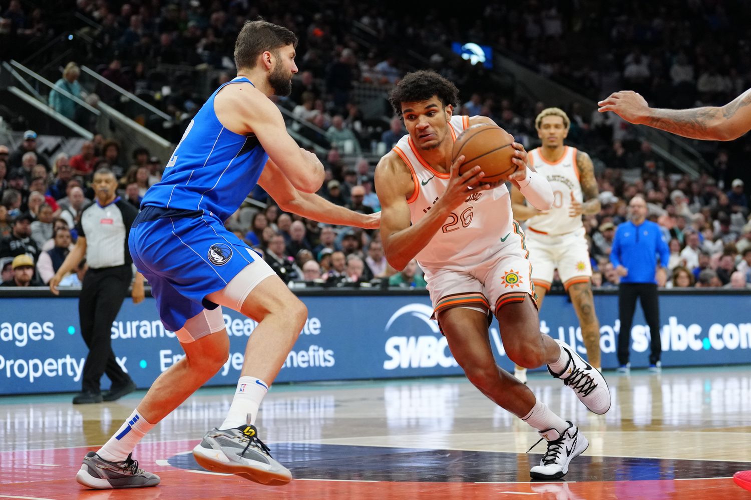 San Antonio Spurs Dominick Barlow Dallas Mavericks